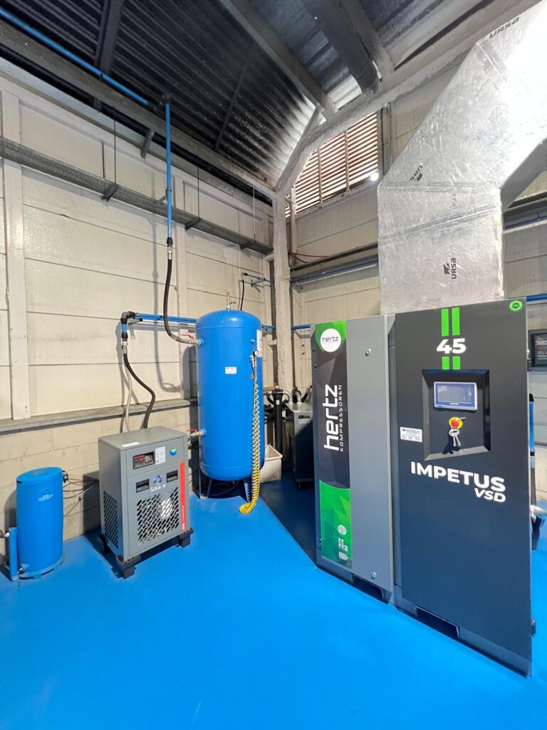 Instalación de compresor de tornillo de doble etapa IMPETU | Compresores de aire en Mataró
